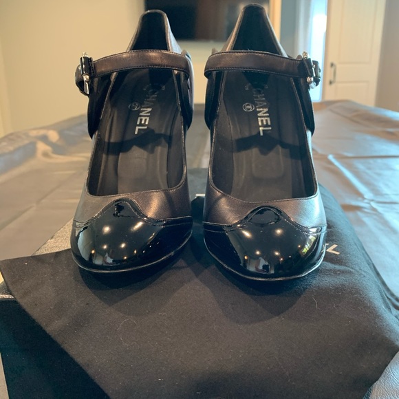 CHANEL Mary Jane Vintage Patent Toe Block Heel - Picture 8 of 11
